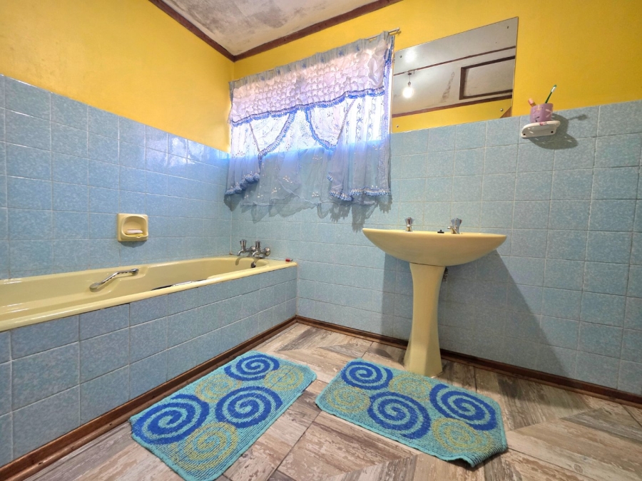 5 Bedroom Property for Sale in Jordania Free State